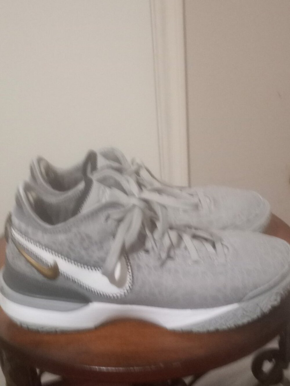 Men's Size 8.5 - Nike Zoom LeBron James NXXT Gen Wolf Grey